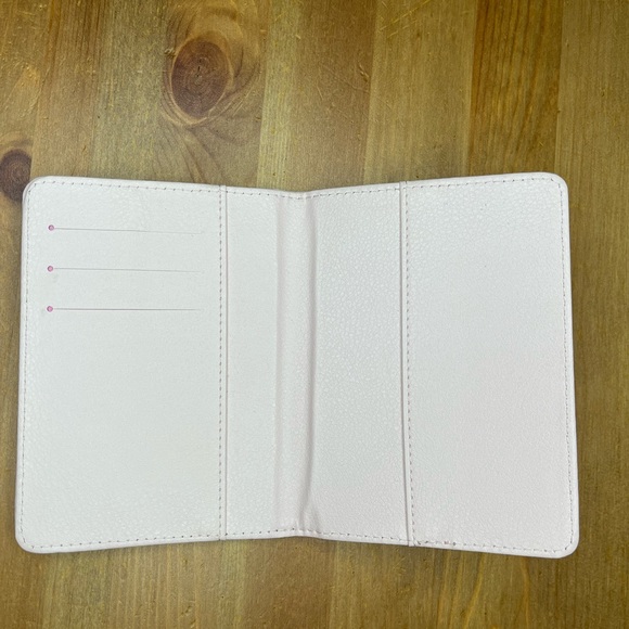 Disney Minnie Mouse Pink Passport Covers. Sold per piece. - Picture 3 of 3